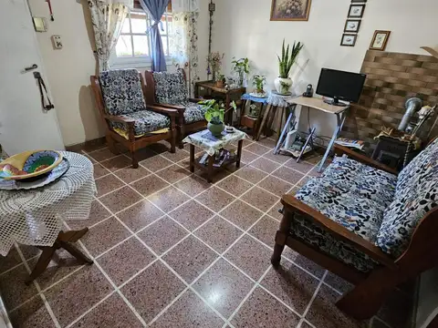 Casa 3 ambientes con 1 baño