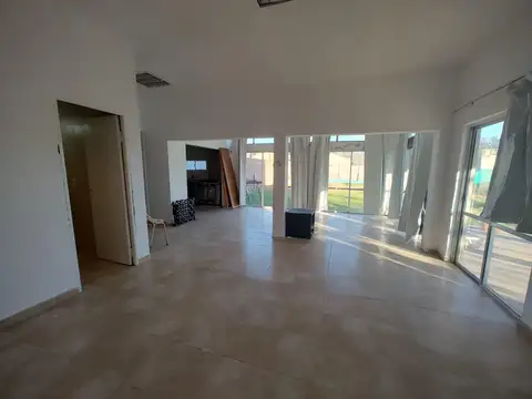 Casa 4 ambientes con 3 baños