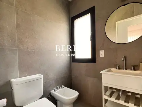 Casa 4 ambientes con 3 baños