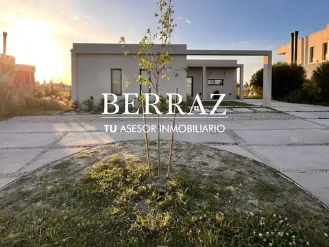 Casa Alquiler Temporario  2 Dormitorios San Sebastian Area 7  Lote de 900 m2  Escobar