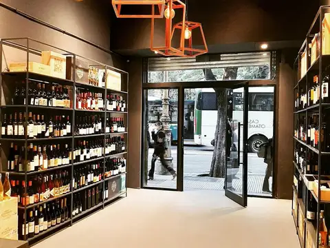 Impecable Local – Frente a Plaza San Martín Continuidad de Florida