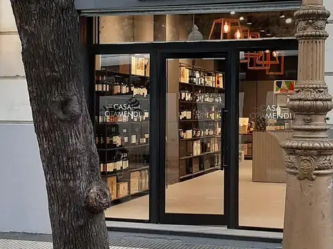 Impecable Local – Frente a Plaza San Martín Continuidad de Florida