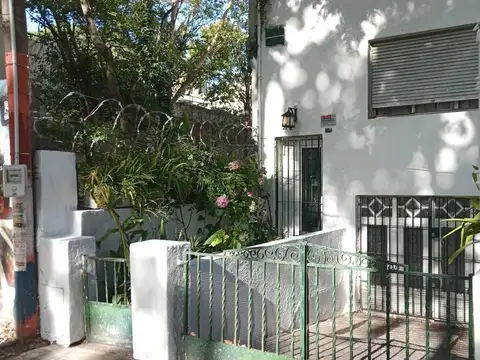 Casa de 4 niveles en Pocitos a RECICLAR