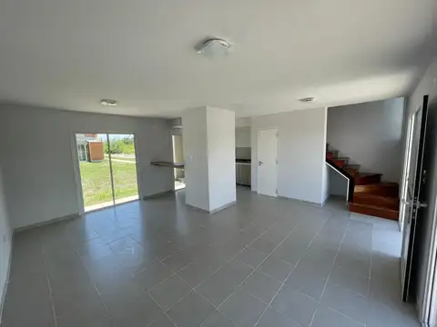 Casa en Alquiler con 1 cochera