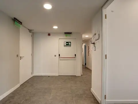 Excelente piso de oficinas en lo mejor de V. Urquiza. Amplia oferta de medios públicos de transporte