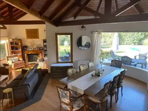 Casa en Venta con 3 cocheras