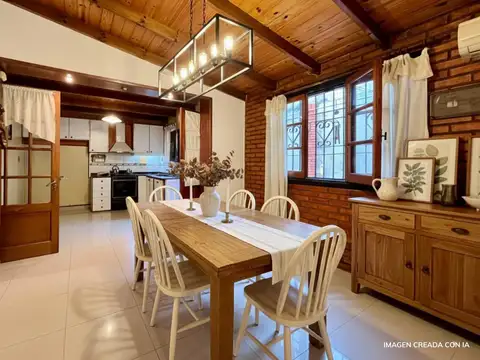 VENTA: Casa de dos dormitorios de dos plantas con patio y parrillero en Barrio Echesortu, Rosario