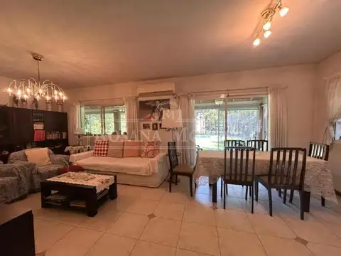 Casa en Venta con 3 cocheras