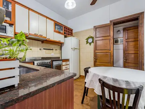 Casa 6 ambientes con 2 baños