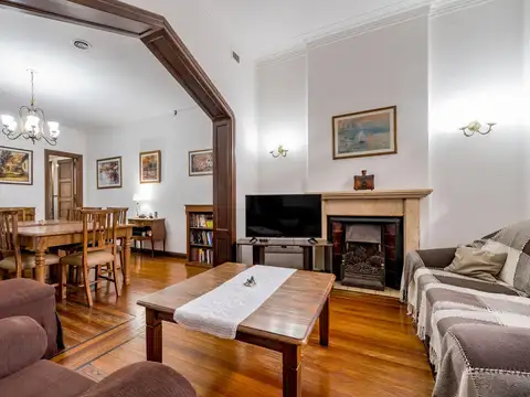 EN VENTA - CASA 3 DORMITORIOS, QUINCHO Y PARRILLERO - BARRIO ECHESORTU