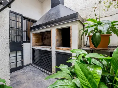 EN VENTA - CASA 3 DORMITORIOS, QUINCHO Y PARRILLERO - BARRIO ECHESORTU