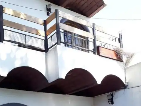 Casa 6 ambientes con 4 baños