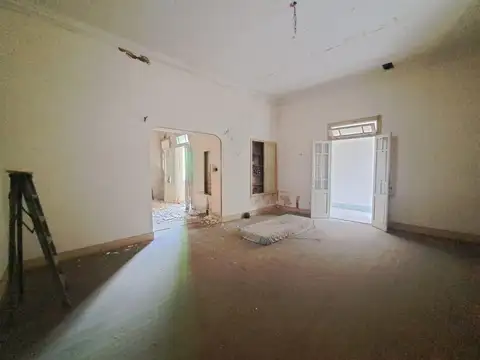 Casa 7 ambientes con 1 baño