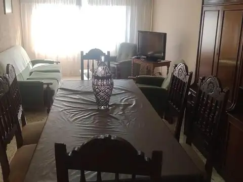 San Martín Centro. Amplio departamento de 4 ambientes con 2