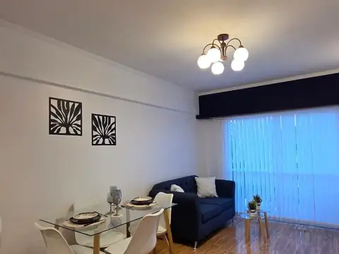 Venta Departamento 3 ambientes con balcón y cochera. Zona Plaza Mitre