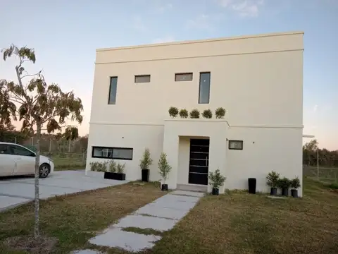 Casa Chalet  en Venta en Acacias, Puertos, Escobar