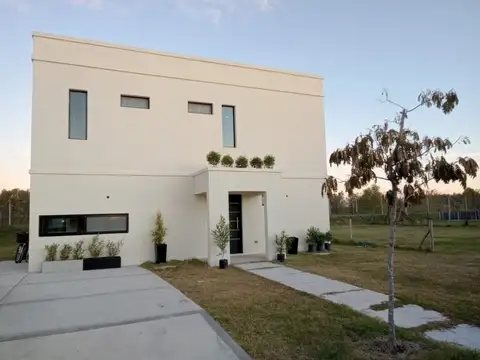 Casa en Venta en Acacias 3 dormitorios, Puertos 100