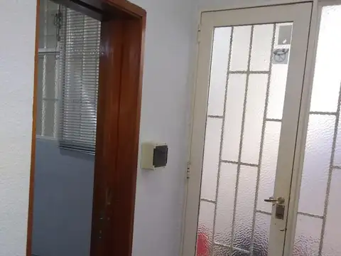 OFICINA EN PLANTA BAJA SOBRE PEATONAL BELGRANO