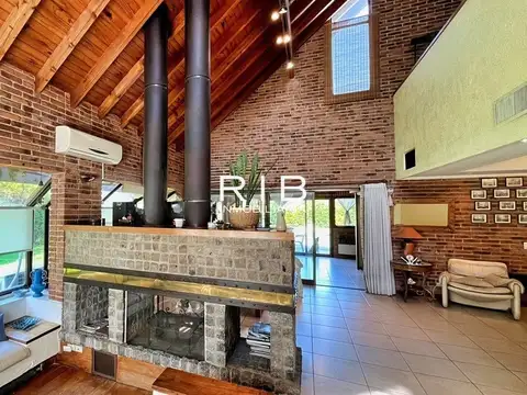 Importante Propiedad en muy buena ubicación sobre 1420 m2