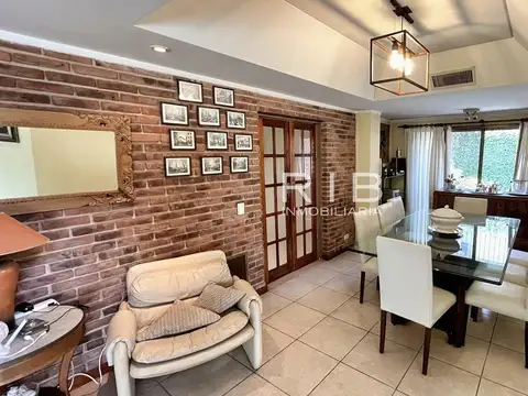 Casa 5 ambientes con 4 baños