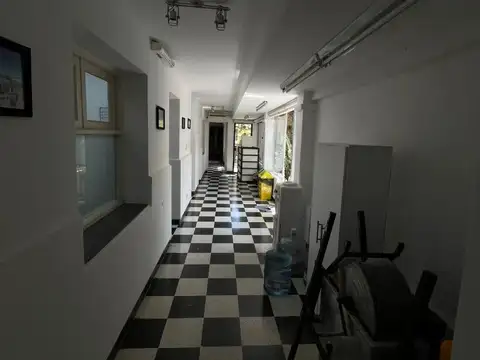 Oficina 5 ambientes con 2 baños