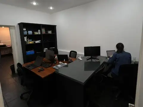 Oficina en Alquiler con 1 cochera