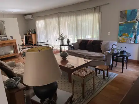 Casa 7 ambientes con 2 baños