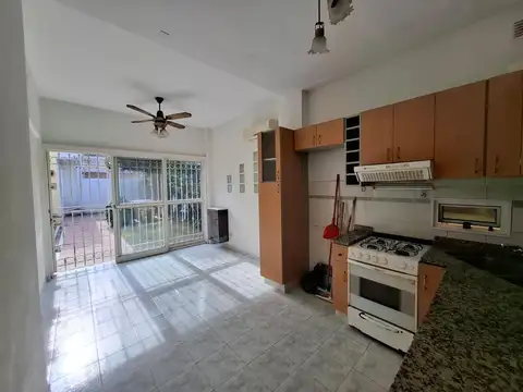 CASA 3 AMBIENTES C/GARAGE /FONDO