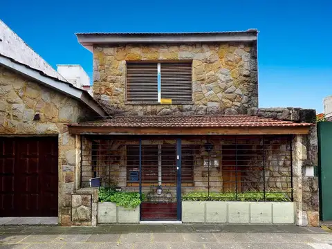 VENTA CASA  2 PLANTAS HAEDO EXCELENTE UBICACION