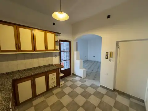 Casa 5 ambientes con 1 baño