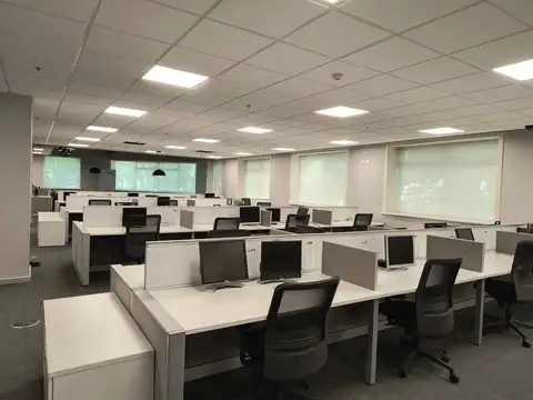 Oficina en Alquiler con 12 cocheras