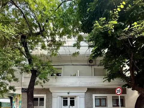 2 AMBIENTES T/CASA PB CON PATIO , REAL OPORTUNIDAD!