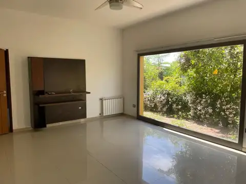 Casa en Venta en Zarate, USD 320.000