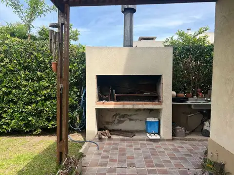 Casa en Alquiler con 1 cochera