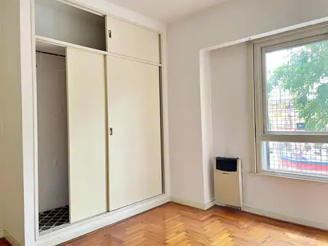 Departamento 4 ambientes c/dependencia de 110m2 cubiertos - Constitución