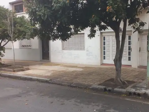 PH VENTA 3 AMB. P.BAJA  2 PATIOS C/COCHERA V. LURO