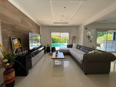 Casa 5 ambientes con 3 baños