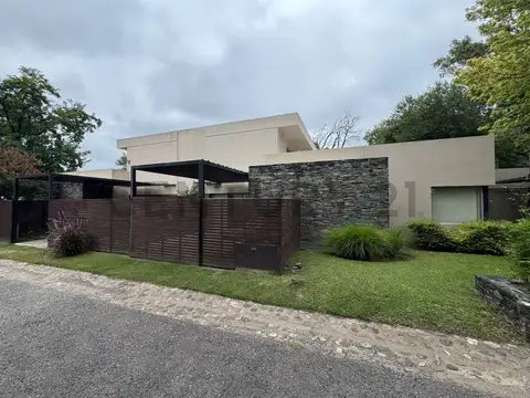 Villa Pehuen casa en Venta,  Barrio Privado en Villa Allende