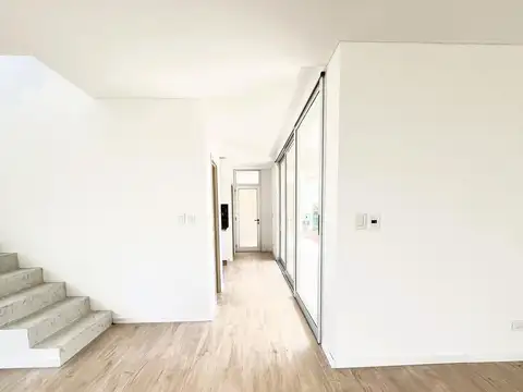 Casa en Venta en Puerto Roldan, USD 350.000