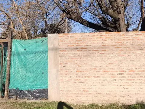 Casa a refaccionar + construcción a terminar en Matera, Merlo