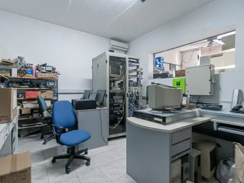 Casa 10 ambientes con 2 baños