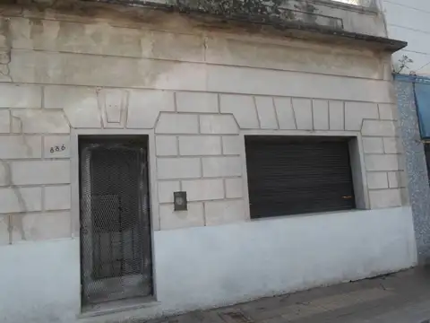 LOTE DE 13 X 10  CON CASA A DEMOLER