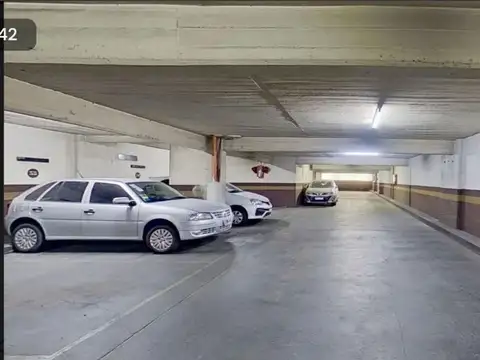 Oficina en Alquiler con 1 cochera