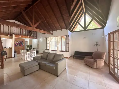 Casa 7 ambientes - Ricardo Rojas - doble altura