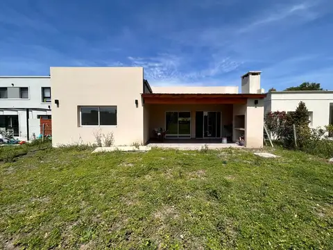 Barrio Santa Emilia, Pilar del Este