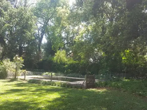 Casa 6 ambientes con 2 baños