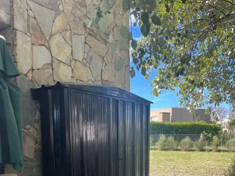 Casa en Venta en Loma Verde, USD 380.000