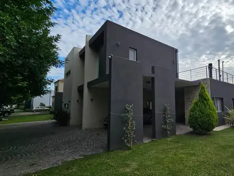 Casa en Venta en El Nacional Club De Campo, USD 275.000