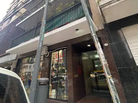 VENTA 3 AMB LUMINOSO - BALCON AL CFTE , Baño y cocina comp, amoblado posib cochera