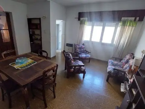 Depto Tipo Casa 4 ambientes con 2 baños